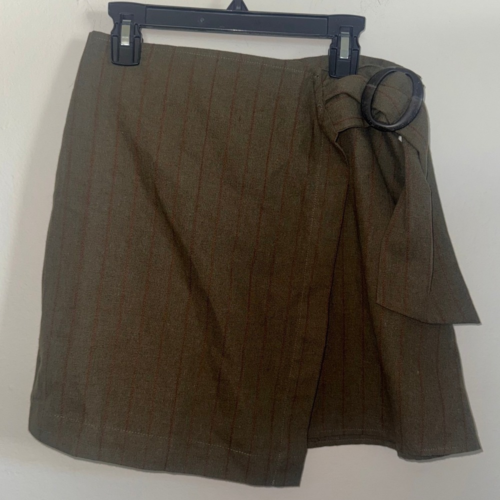 Luxe Apothetique Olive Green Pinstripe Wrap Mini Skirt Buckle Detail Size S NEW